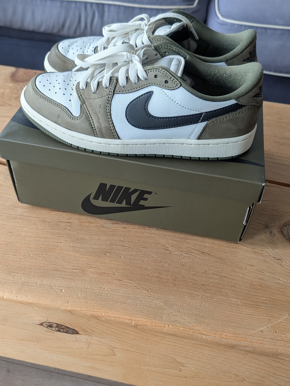 Jordan 1 Low Sz 8.5 "Medium Olive"
